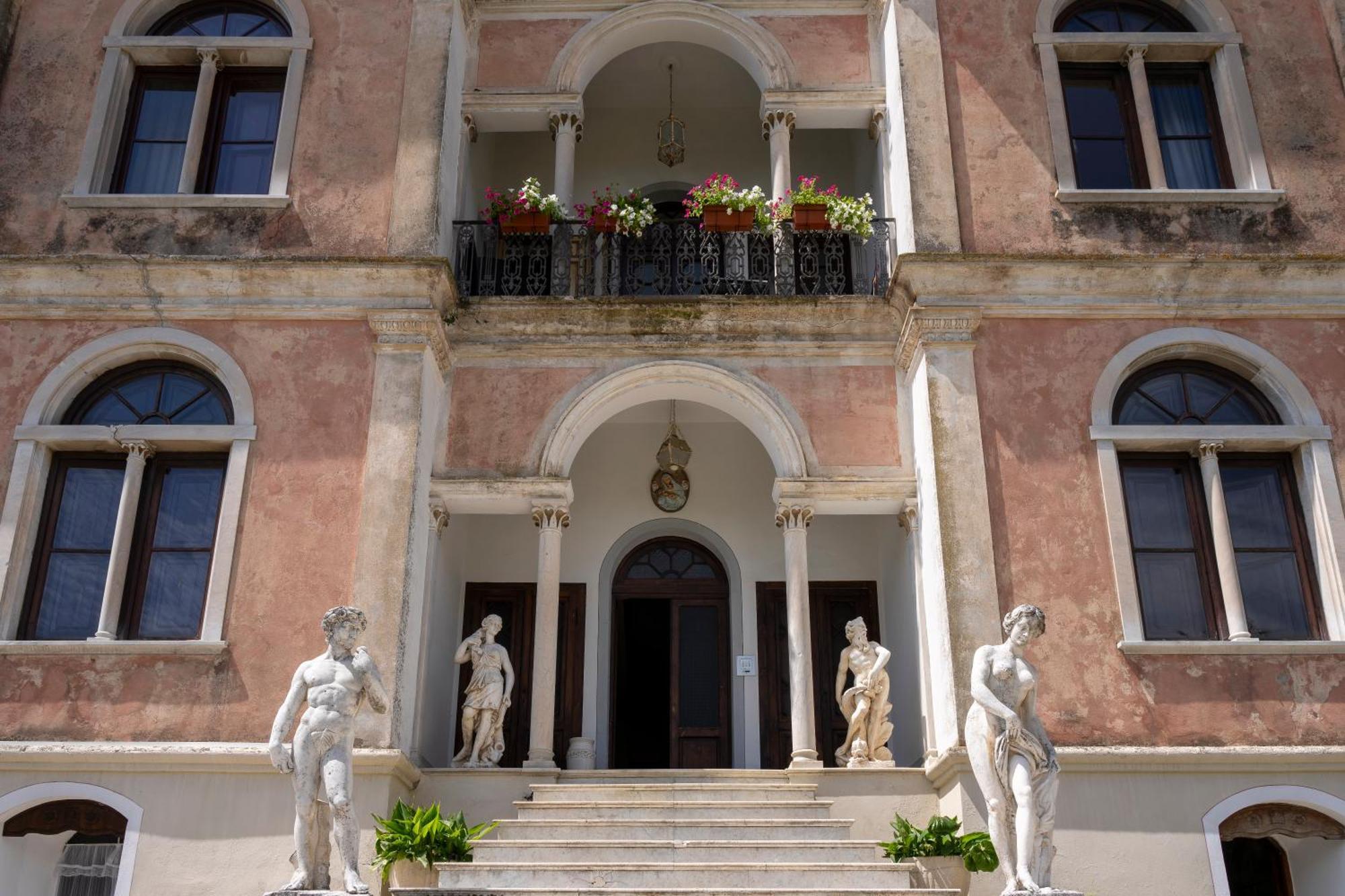 Villa Petri Vicopisano Eksteriør billede